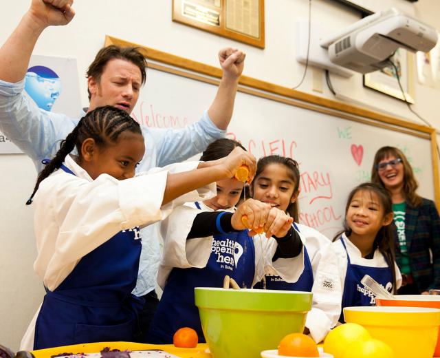 Jaimie Oliver cooks with students at Pacific Elementary School