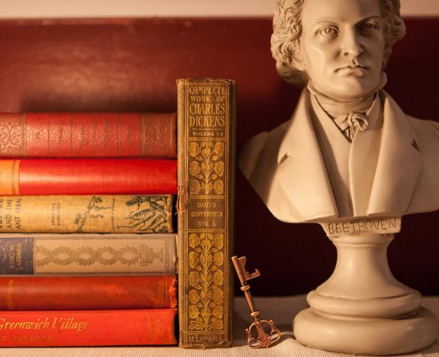 Could this statue hold a clue? (Photo by Kevin Cortopassi)