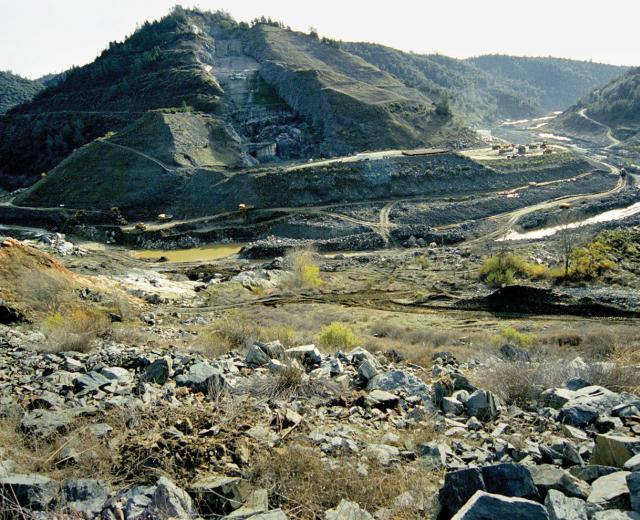 The proposed site for the Auburn dam in December 2003, prior to the riverbed restoration that returned the river to its original course. 

(Photo courtesy of the Department of Water Resources)