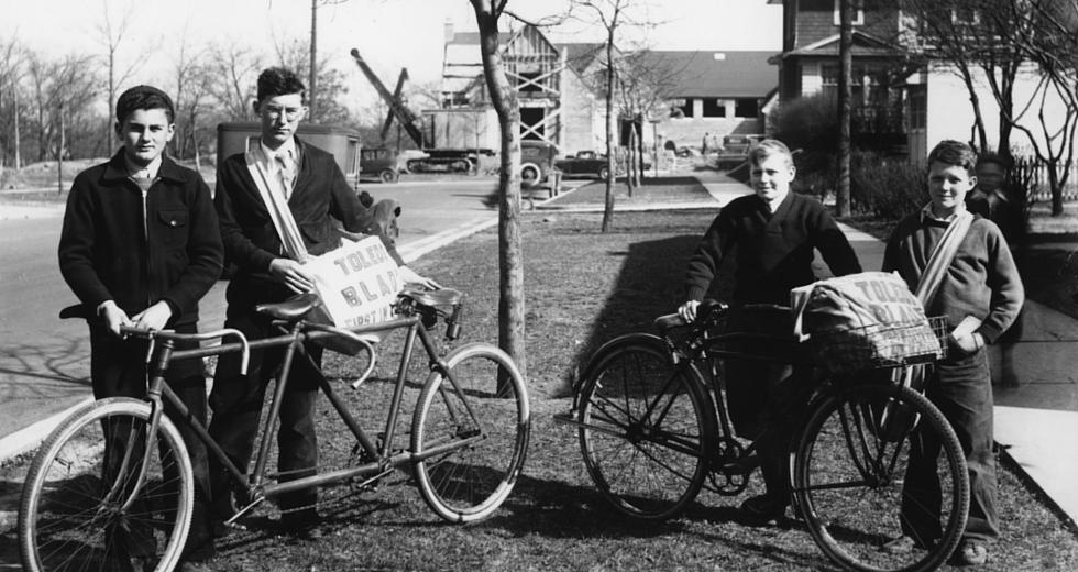 Boys deliver the Toledo, Ohio newspaper The Blade circa 1925. (Public domain via Wikimedia Commons)