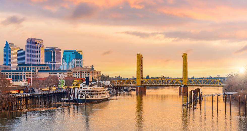 A view of Tower Bridge and Sacramento's skyline at sunset. (Shutterstock photo)