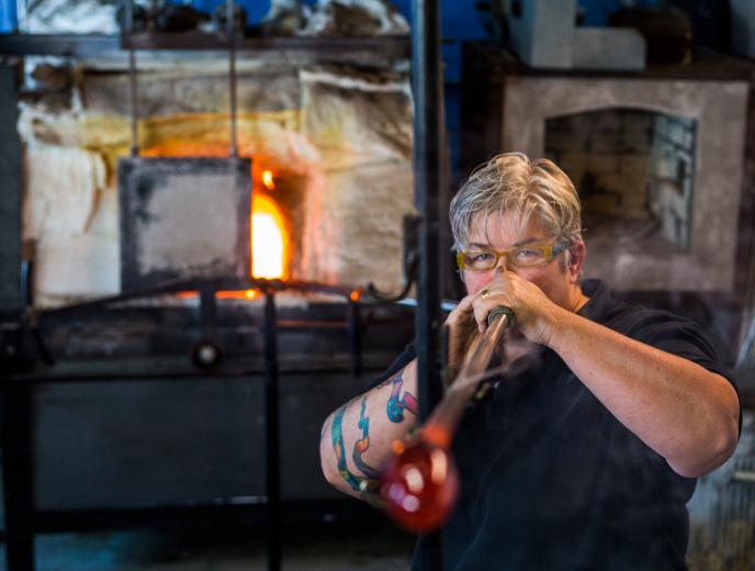 Ask Shannon Morgan how long it takes to create a single goblet or bowl, and she’ll likely tell you, “About 20 years plus 20 to 40 minutes.” The 53-year-old owner of Girl Glass is one of the few females in the glass-blowing industry, but she’s been making a living at her craft and expanding her four-woman business in Sacramento for more than two decades. 