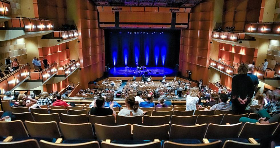 The crowd waits for the Indigo Girls at the Mondavi Center’s Jackson Hall, capacity 1,800, in June. The venue at UC Davis also features the 250-seat Vanderhoef Studio Theater.