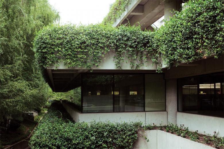 The CalPERS building was one of the first office buildings to use a raised access floor under which all the electrical and data cabling were hidden. As a result, the structure is open and inviting, with all ducting contained in the ceiling of the building’s central core.
In 2009, the project received a Gold certification by the U.S. Green Building Council for Leadership in Energy & Environmental Design for Existing Buildings.
The CalPERS building was one of the first office buildings to use a raised access floor under which all the electrical and data cabling were hidden. As a result, the structure is open and inviting, with all ducting contained in the ceiling of the building’s central core. In 2009, the project received a Gold certification by the U.S. Green Building Council for Leadership in Energy & Environmental Design for Existing Buildings.