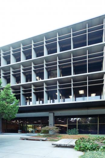 The system functions as an innovative means of glare and temperature control by tracking the sun and adjusting accordingly. The system includes two settings — one for summer and the other for winter — and can be manually adjusted, depending on the time of year. The building’s elevated and recessed, concrete base employed a modernist approach, creating a protected, outdoor circulation corridor where visitors can congregate. The system functions as an innovative means of glare and temperature control by tracking the sun and adjusting accordingly. The system includes two settings — one for summer and the other for winter — and can be manually adjusted, depending on the time of year. The building’s elevated and recessed, concrete base employed a modernist approach, creating a protected, outdoor circulation corridor where visitors can congregate.