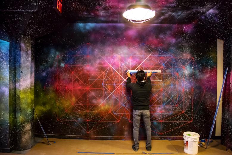 And finally he adds lines to create geometric shapes that complete the work And finally he adds lines to create geometric shapes that complete the work