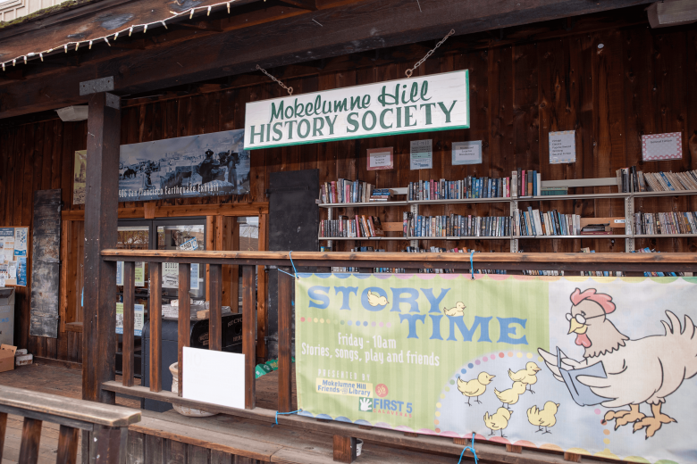 The Mokelumne Hill History Society, founded in 1985, shares a building on Main Street with the Mokelumne Hill Branch Library,  where it houses the town’s archives and displays artifacts and documents related to the town’s history.