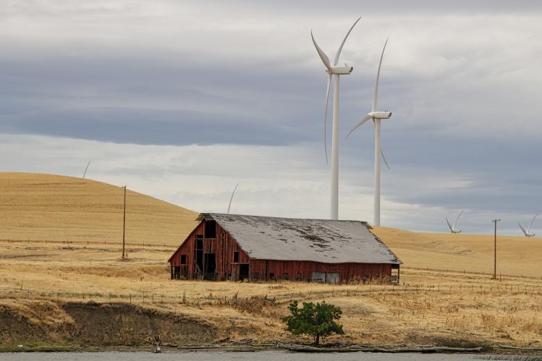 The Collinsville/Montezuma Hills area on the Sacramento River The Collinsville/Montezuma Hills area on the Sacramento River