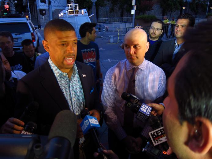 Mayor Kevin Johnson (left) with Kings President & COO Chris Granger (right)
(photo: Carlos Eliason) Mayor Kevin Johnson (left) with Kings President & COO Chris Granger (right)
(photo: Carlos Eliason)