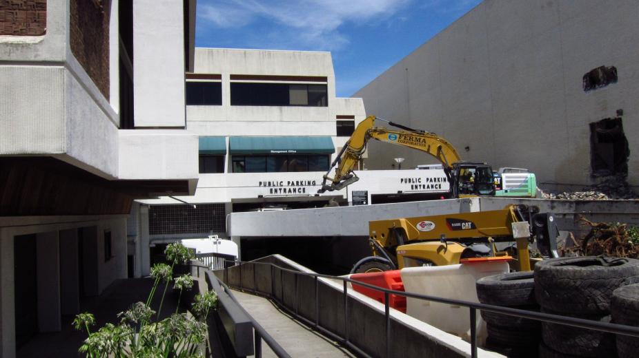 Demolition taking place at Downtown Plaza on L Street between 5th & 6th.
8.08.14 Demolition taking place at Downtown Plaza on L Street between 5th & 6th.
8.08.14