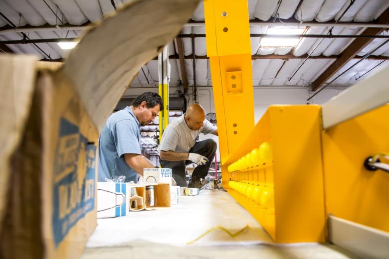 Pacific Neon electricians Eloy Duarte (left) and Sergio Romero rewired the arrow, adding bulbs to both sides of the sign. Pacific Neon electricians Eloy Duarte (left) and Sergio Romero rewired the arrow, adding bulbs to both sides of the sign.