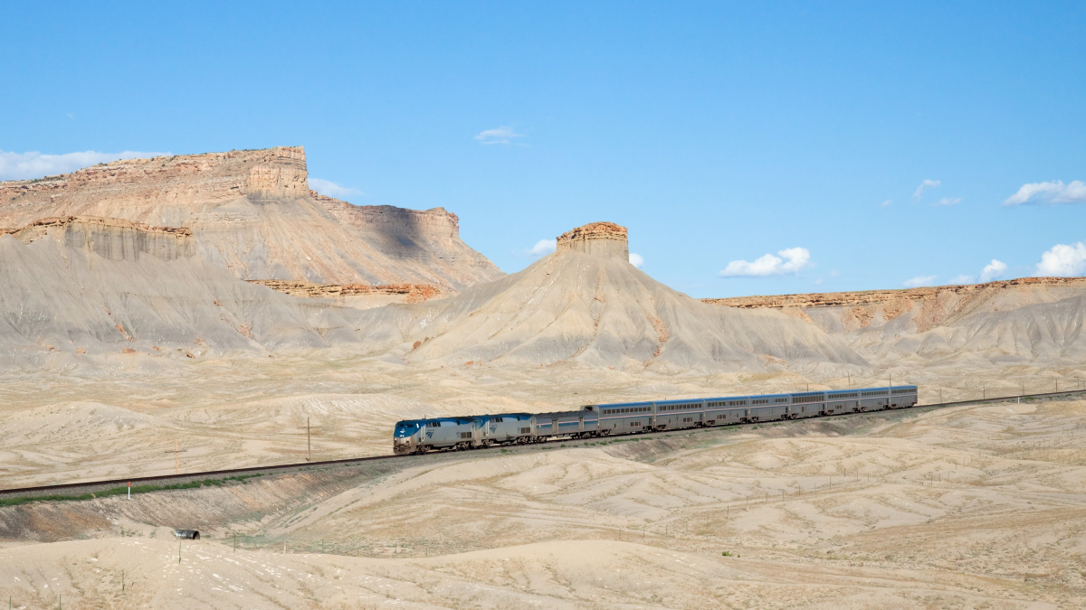 3840px-amtrak_california_zephyr_green_river_-_floy_utah.png
