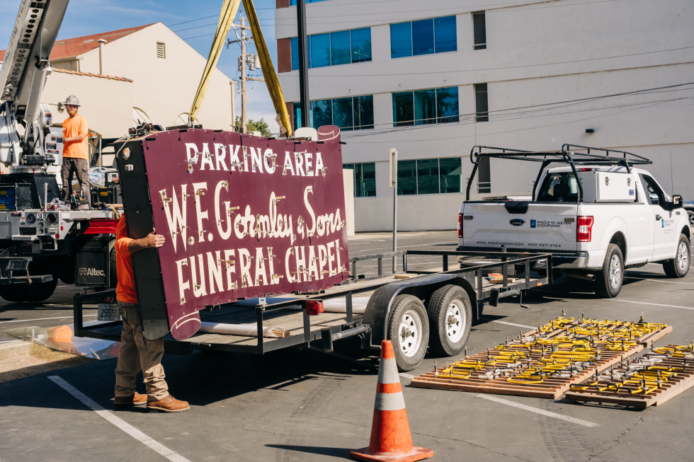 The sign is lowered to the ground. (Photo by Francisco Chavira)