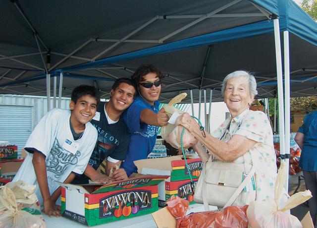 Volunteers bag and distribute fresh produce at one of Sacramento Food Bank & Family Services’ 12 food community distributions 

(photo courtesy of SFBFS)