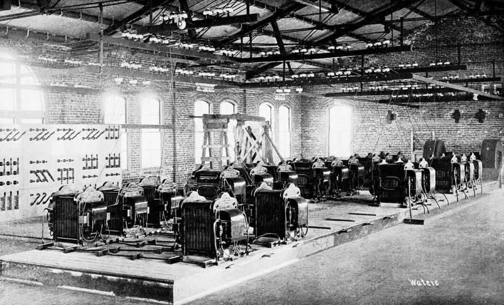 Stepdown transformers at Folsom Powerhouse in the 1890s. (Public domain via Wikimedia Commons)