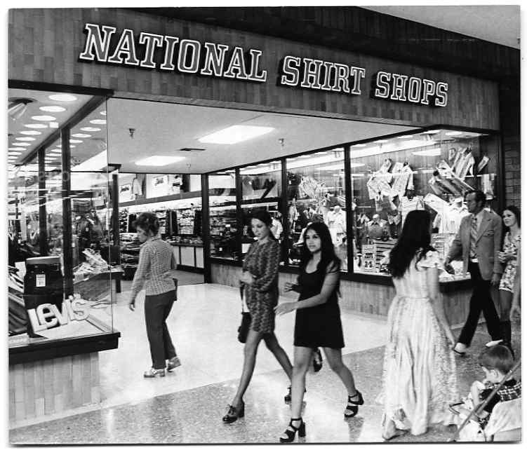 When this photo was taken in 1972, the Sunrise Mall was one of the Sacramento region’s newest and most profitable shopping centers. (Center for Sacramento History, Sacramento Bee, 1983/001/SBPM02183)