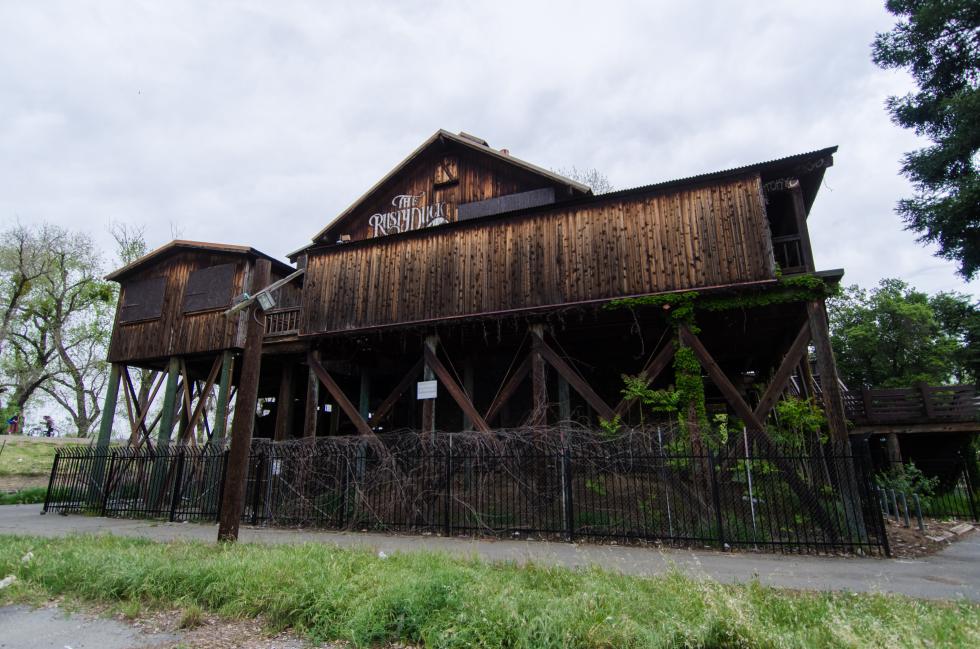 The closed Rusty Duck restaurant in 2018. (Photo by Jeff Hitchcock, licensed under CC BY 2.0)