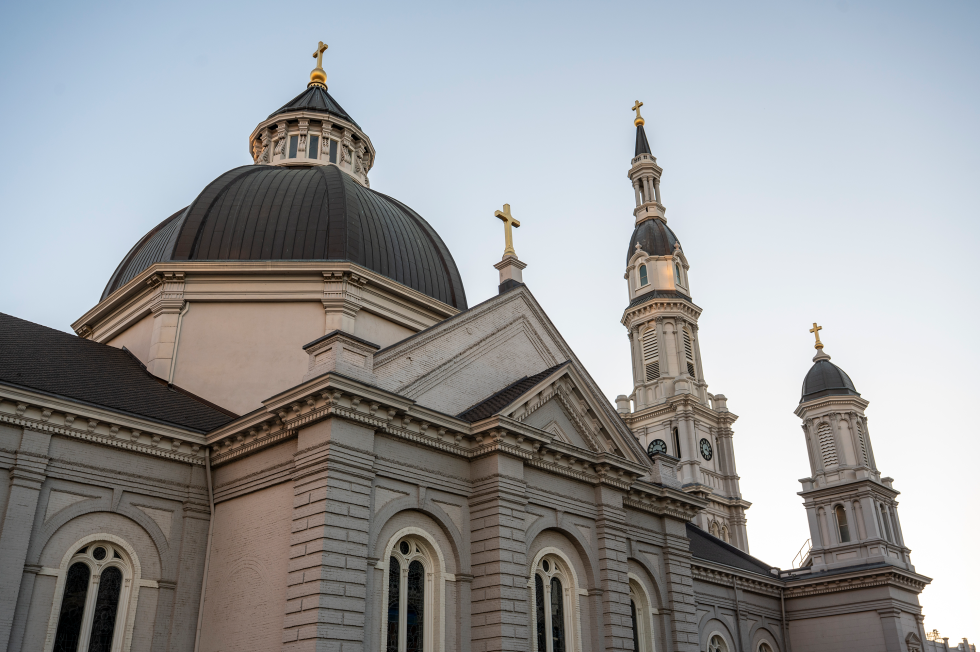 The restoration of the cathedral's dome required a complex shoring system.