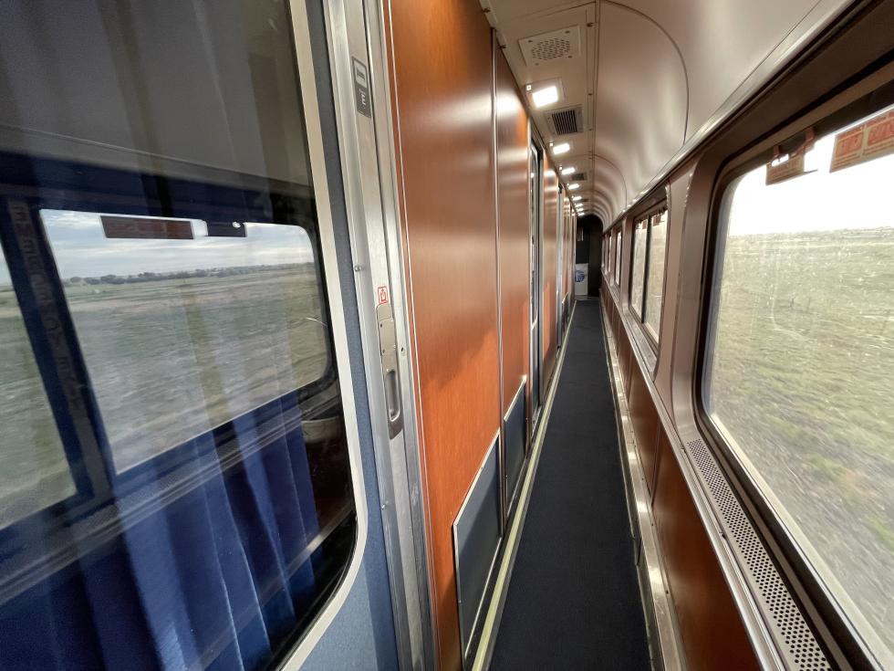 A hallway in the California Zephyr. (Photo by Sarah Stierch via Wikimedia Commons, licensed under CC BY 4.0)