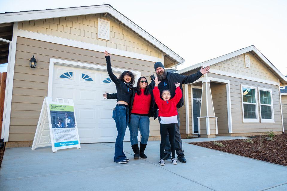 HABITAT FOR HUMANITY GREATER SACRAMENTO Comstock's magazine