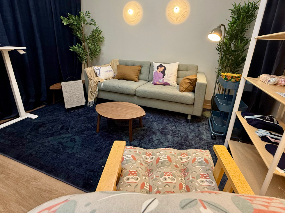 Mahmee's clinic in Fresno is outfitted with cozy chairs and other accoutrements meant to make mothers comfortable. (Photo courtesy of Mahmee)