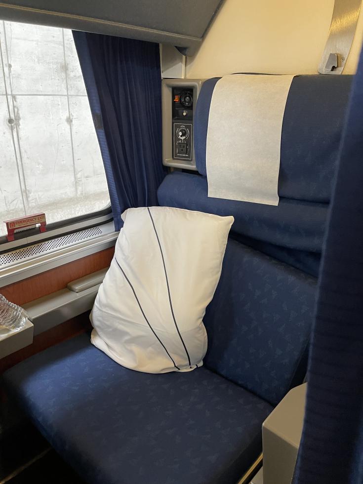 A Roommette seat in daytime configuration on the California Zephyr. (Photo by Sarah Stierch via Wikimedia Commons, licensed under CC BY 4.0)