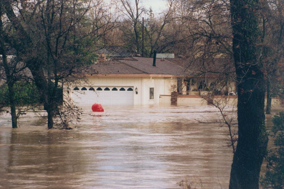 Since this 1995 flood in Roseville, the city has taken strides to mitigate future flooding. 

(Photo courtesy of the City of Roseville)