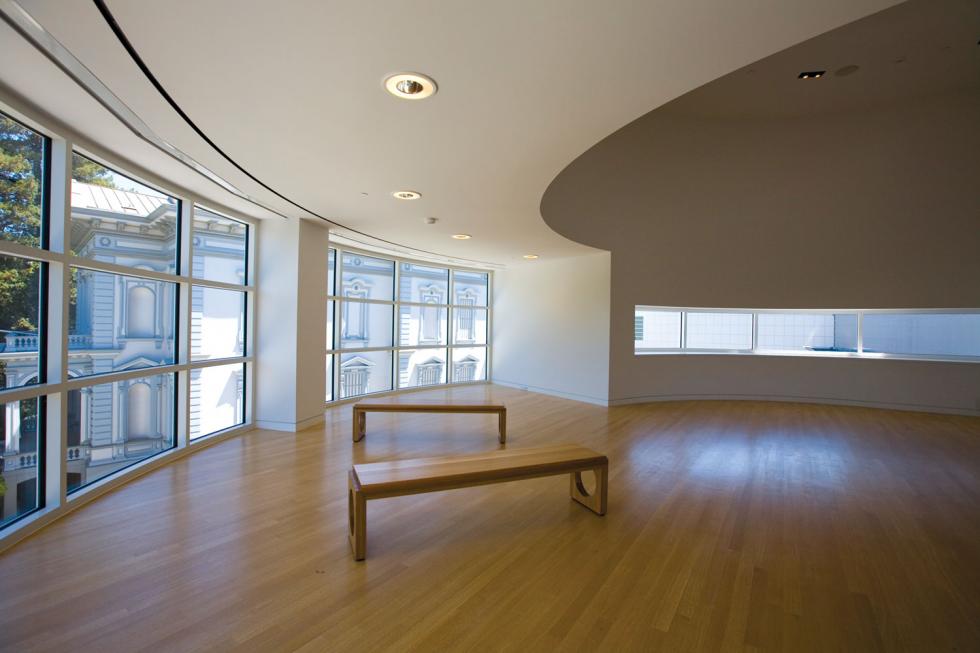 The museum's paint colors were selected in relation to the art displayed in each gallery. Designers also relied heavily on the use of zinc, white metal and glass.