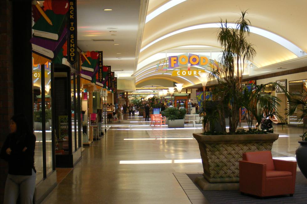 The interior of Sunrise Mall in 2007. (Photo by J.smith via Wikimedia Commons, licensed under CC BY-SA 2.5)