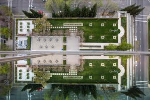 The 6th-floor mezzanine at 300 Capital Mall is a tranquil enclave above the bustle of downtown Sacramento. Artfully designed and immaculately manicured, the outdoor terrace is the perfect spot for an impromptu meeting or a private event. 