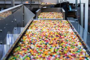 Production Supervisor Trevor Parkinson is the son of Jelly Belly Executive Vice Chair Lisa Brasher. The sixth-generation employee has been with the company for six years.