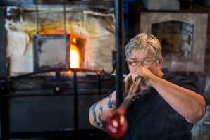 Ask Shannon Morgan how long it takes to create a single goblet or bowl, and she’ll likely tell you, “About 20 years plus 20 to 40 minutes.” The 53-year-old owner of Girl Glass is one of the few females in the glass-blowing industry, but she’s been making a living at her craft and expanding her four-woman business in Sacramento for more than two decades. 