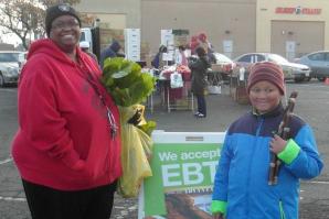 The farmers market on Florin Road accepts CalFresh and EBT

(photo courtesy of Alchemist CDC)